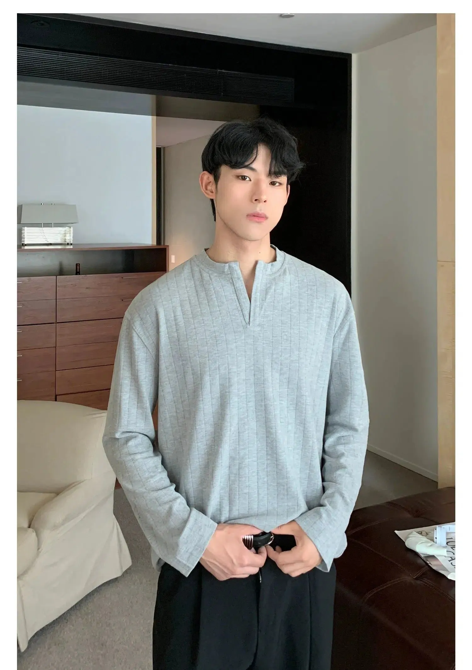 Cui Vertical Striped V-Neck Long Sleeve T-Shirt