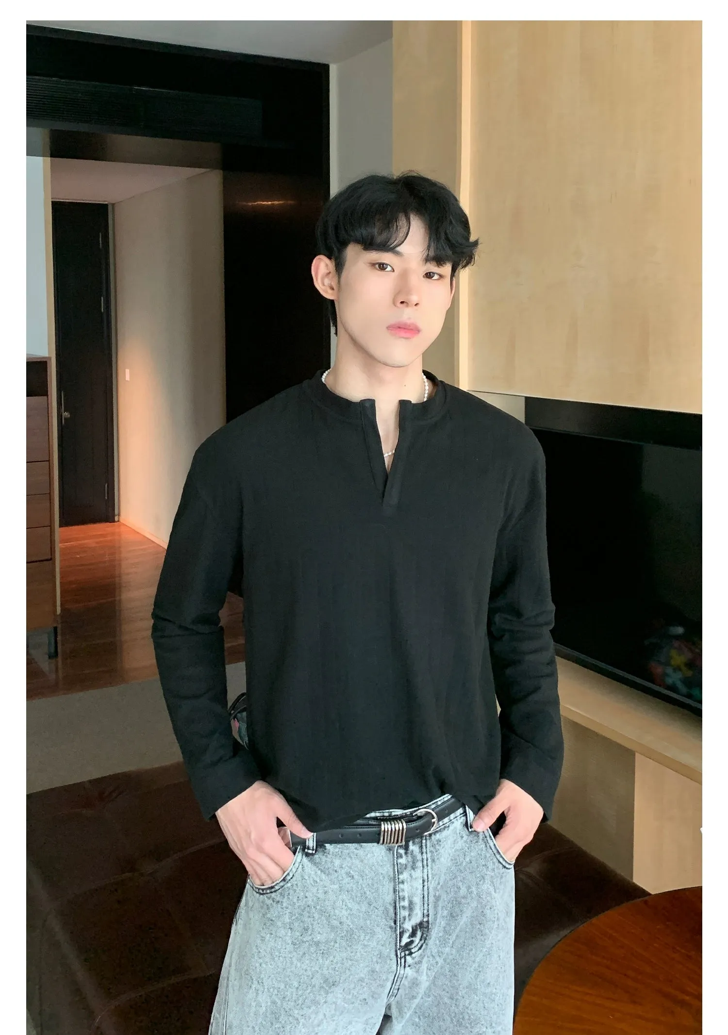 Cui Vertical Striped V-Neck Long Sleeve T-Shirt