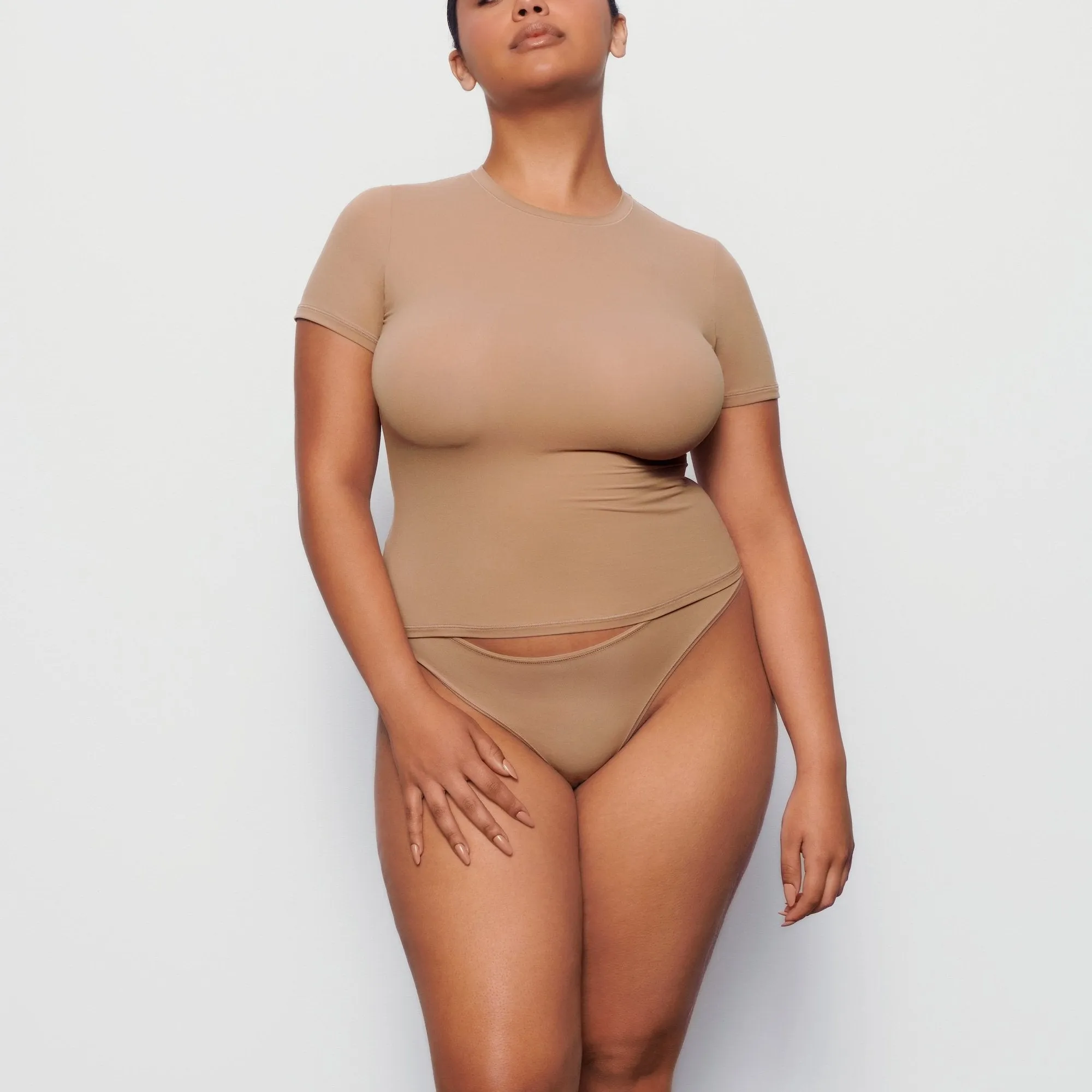 FITS EVERYBODY T-SHIRT | SIENNA