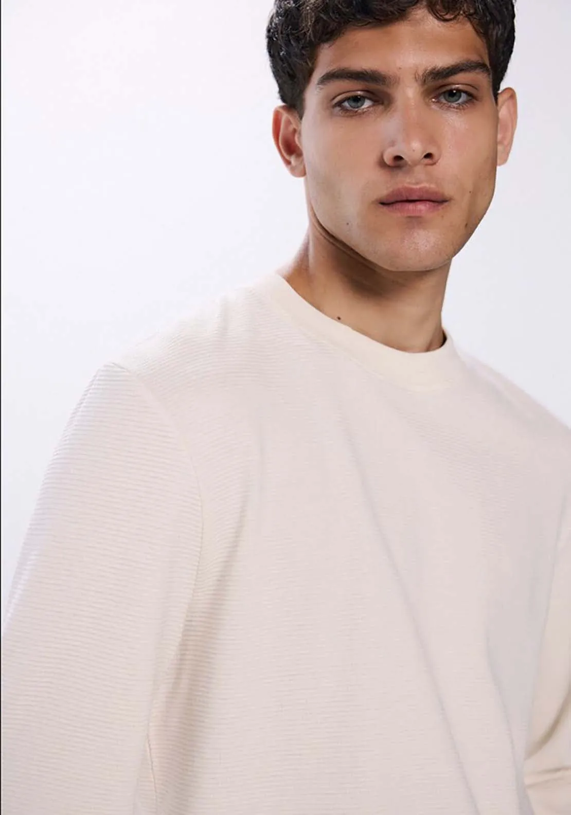 Long Sleeve T-Shirt With Cuffs - White