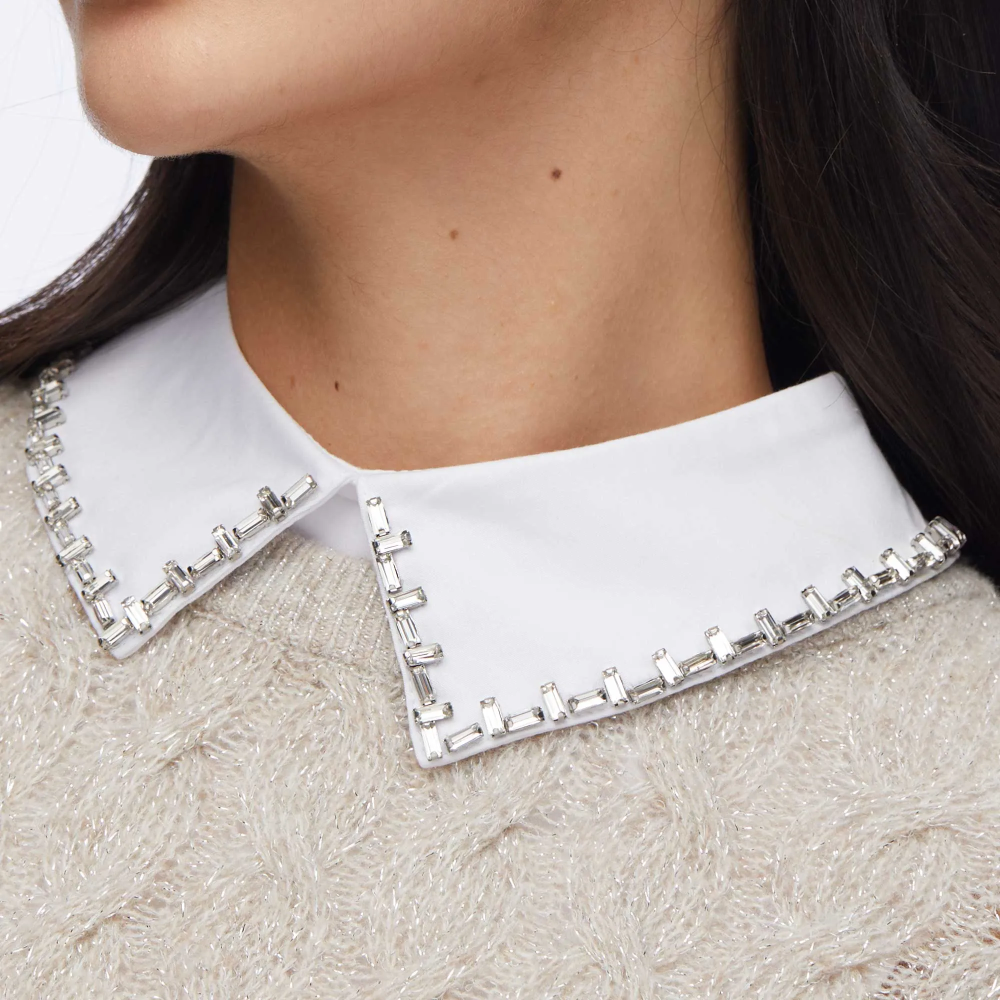 WHITE CRYSTAL STITCH COLLAR